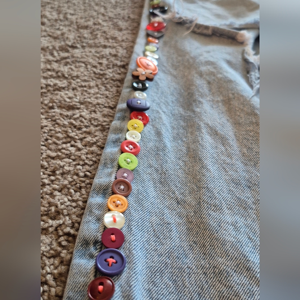 Wide Leg Ripped Jeans With Button Detail! - Picture 3 of 9